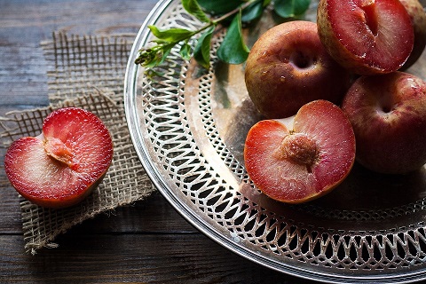 Receita ensina como fazer papinha de ameixa para bebê