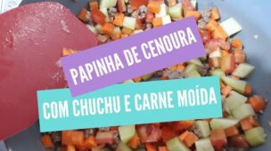 Cozinhando em uma panela os ingredientes da papinha